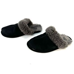 UGG 5661 Black Suede Leather Sheepskin Slide On Casual Comfort Size US 6 EUR 37